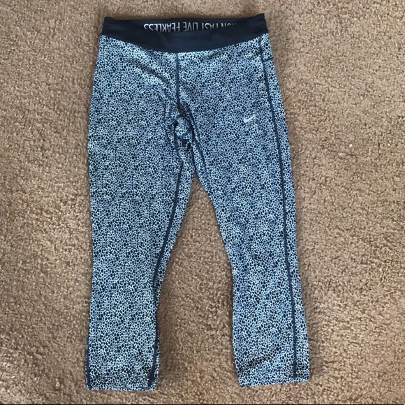 Nike Pants - ✔️ • NIKE • Leggings